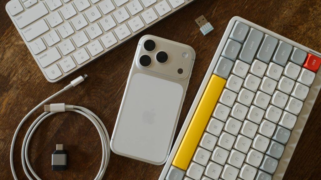 วิธีใช้คีย์บอร์ดฟิสิกส์ iPhone 3 แบบ